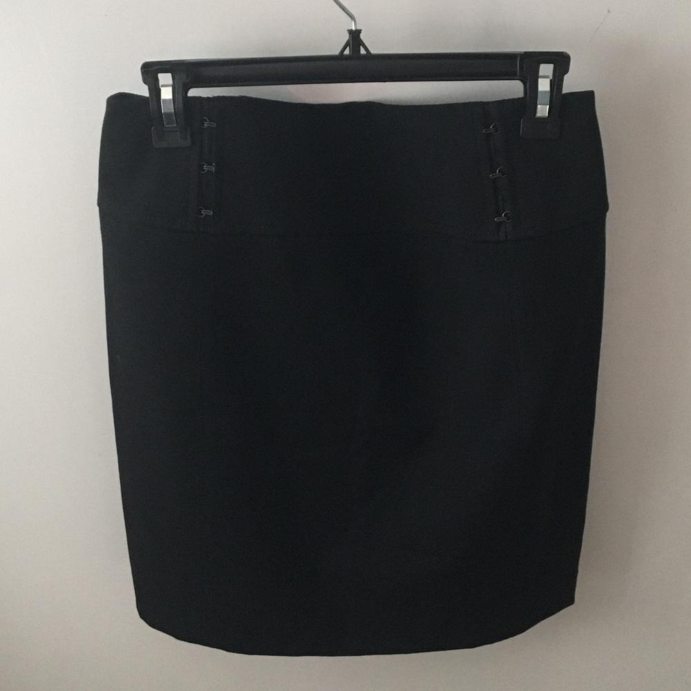 Pretty black mini skirt